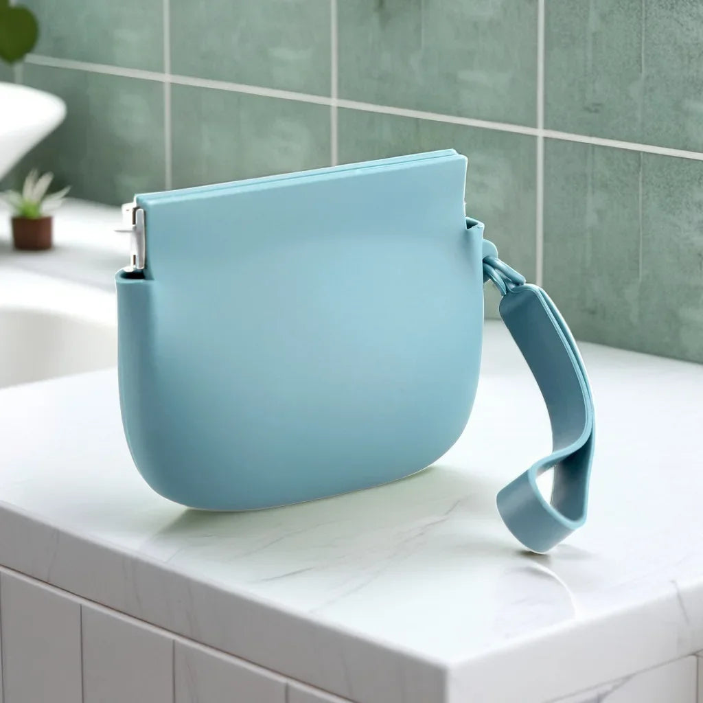 Silicone Dog Treat Bag Mini Portable Pet Snack Pouch with Auto Close Feature Dog Treat Pouch Pocket for Travel or Outdoor Use